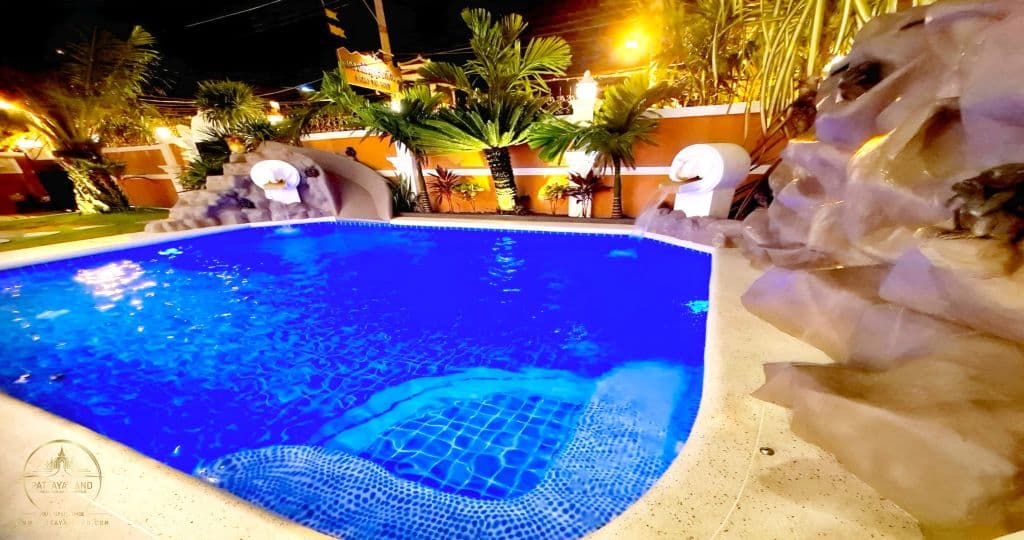 IZZYLAND Luxury Pool Villa Pattaya Walking Street — thumbnail 2