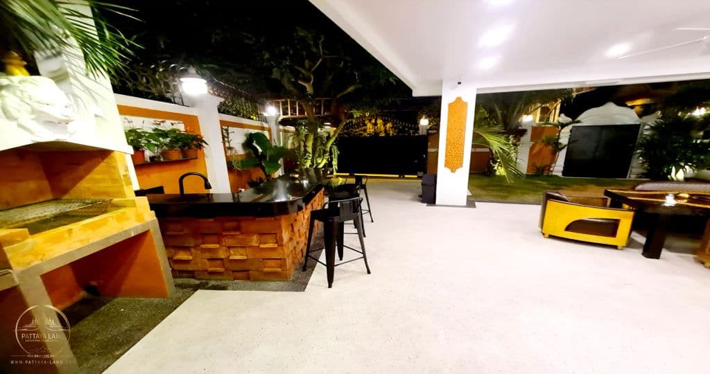 IZZYLAND Luxury Pool Villa Pattaya Walking Street — thumbnail 5