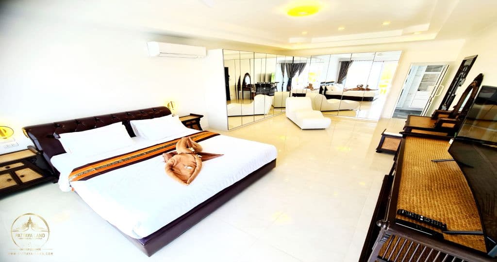 IZZYLAND Luxury Pool Villa Pattaya Walking Street — thumbnail 21