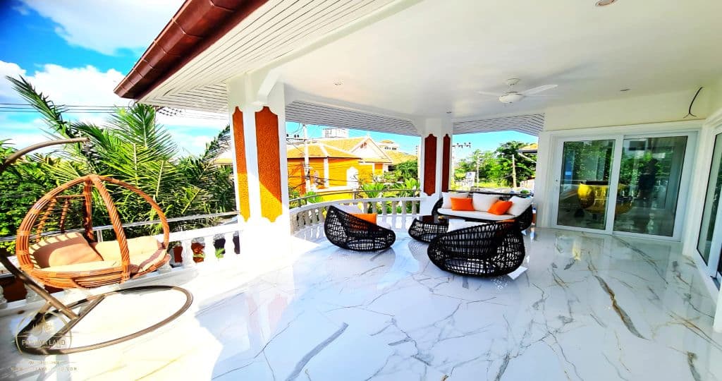 IZZYLAND Luxury Pool Villa Pattaya Walking Street — thumbnail 17
