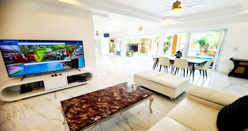 IZZYLAND Luxury Pool Villa Pattaya Walking Street — thumbnail 11