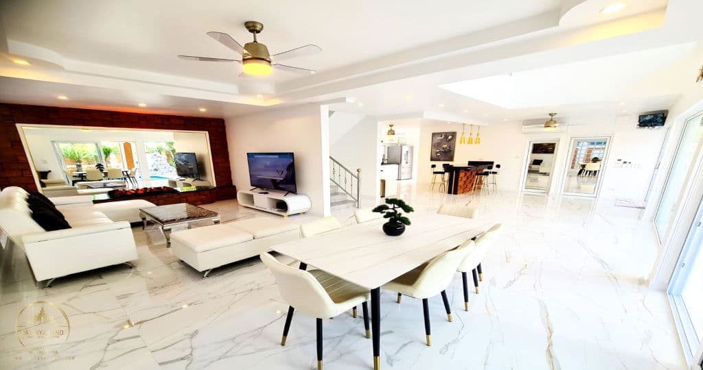 IZZYLAND Luxury Pool Villa Pattaya Walking Street — thumbnail 10