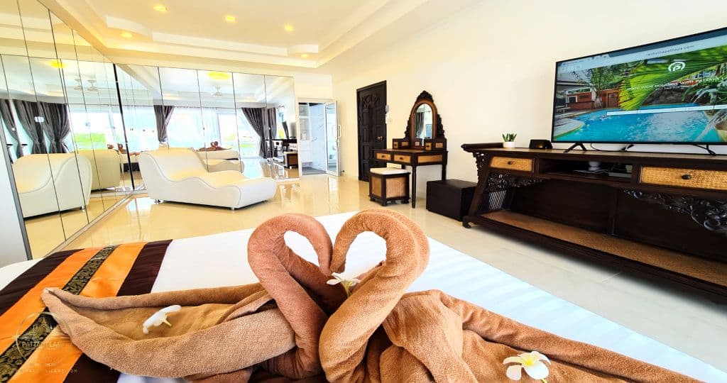 IZZYLAND Luxury Pool Villa Pattaya Walking Street — thumbnail 19