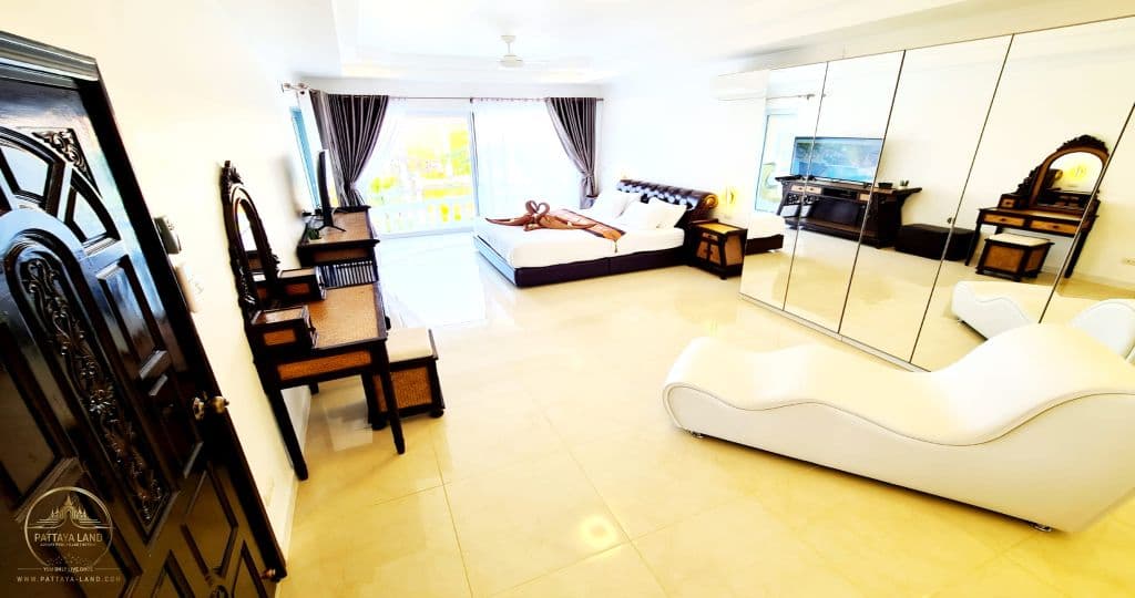 IZZYLAND Luxury Pool Villa Pattaya Walking Street — thumbnail 20