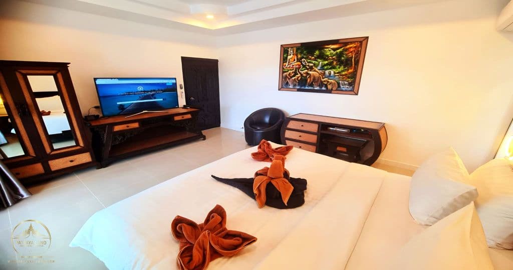 IZZYLAND Luxury Pool Villa Pattaya Walking Street — thumbnail 25