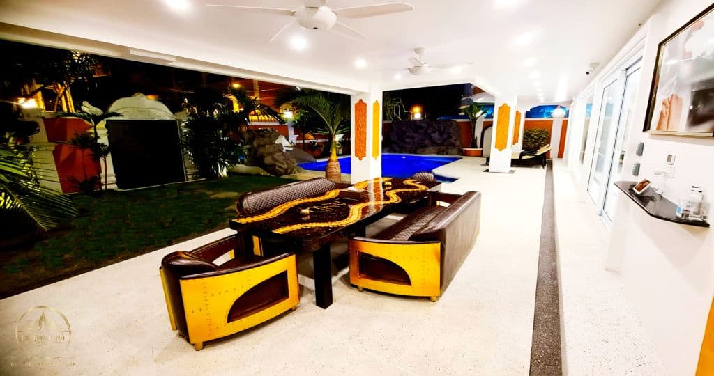 IZZYLAND Luxury Pool Villa Pattaya Walking Street — thumbnail 6